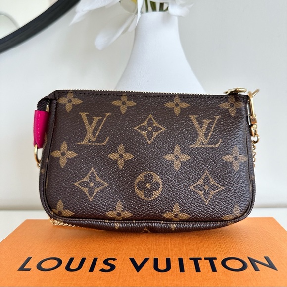 Louis Vuitton Mini Pochette Accessoires - Picture 4 of 5